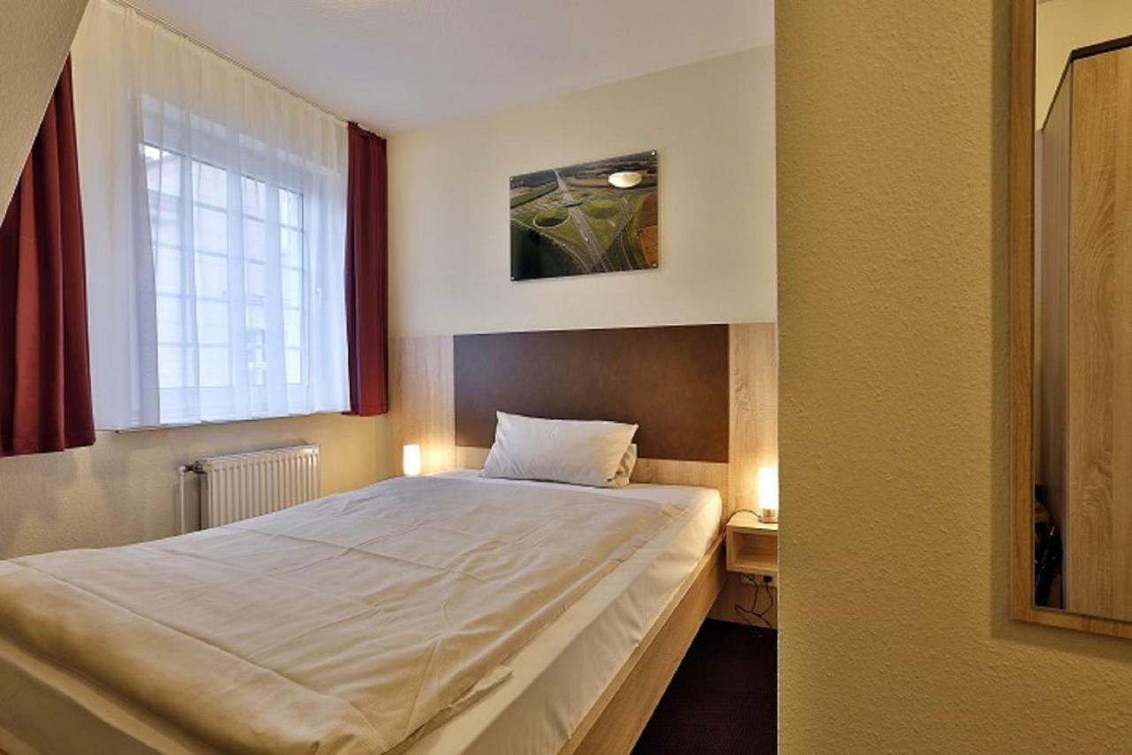 Single Room,854968358:JPEG